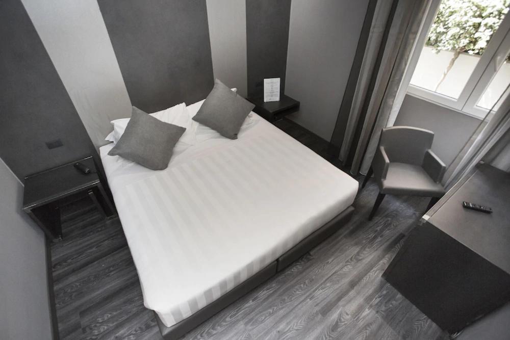 V99 Hotel Rom
